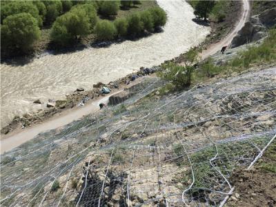 巴音郭楞阿勒泰邊坡防護網施工案例
